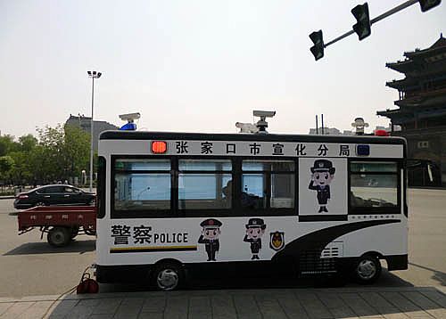 移動警務(wù)室亮相張家口市宣化縣街頭