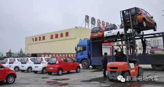 躍迪人冒雨檢測發(fā)車甘肅，第一時間保證躍迪電動汽車市場供應(yīng)